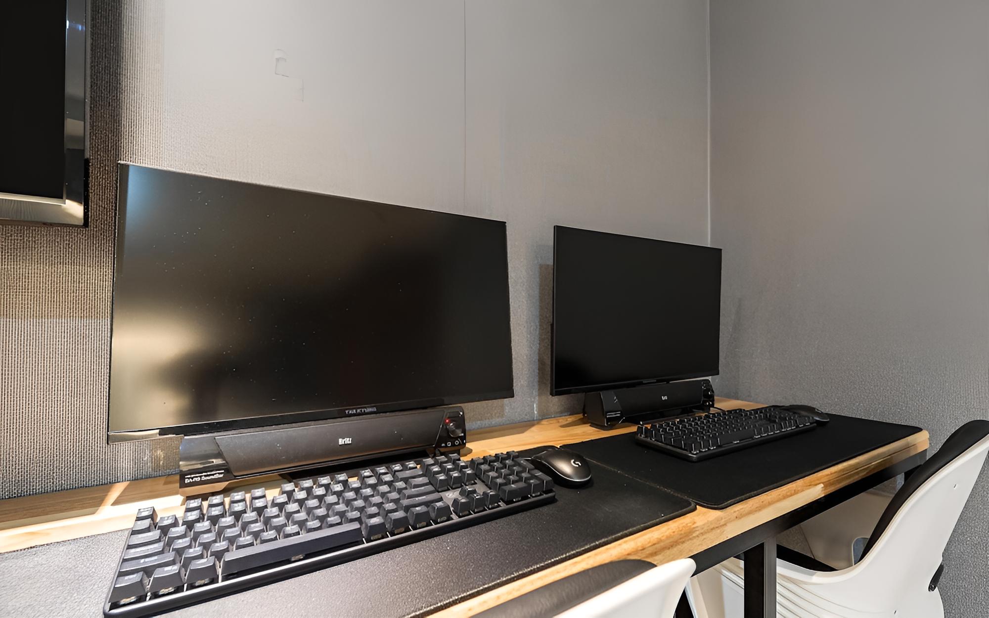 Room (Couple PC - 23 hours (2 PCs Netflix &) - Photo 3