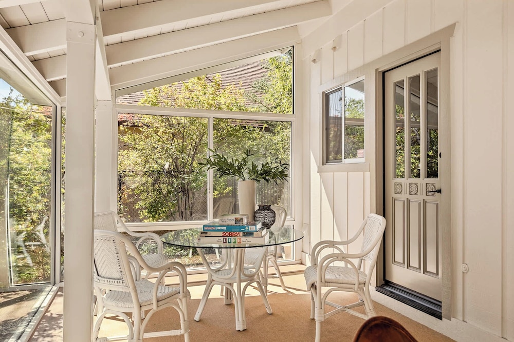 House, Multiple Beds, Patio, Mountain View (The Lilypad) photo 2