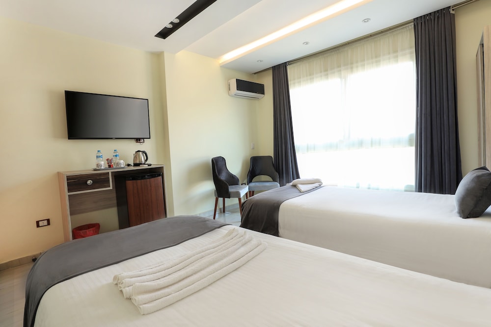 Deluxe Room - Photo 4