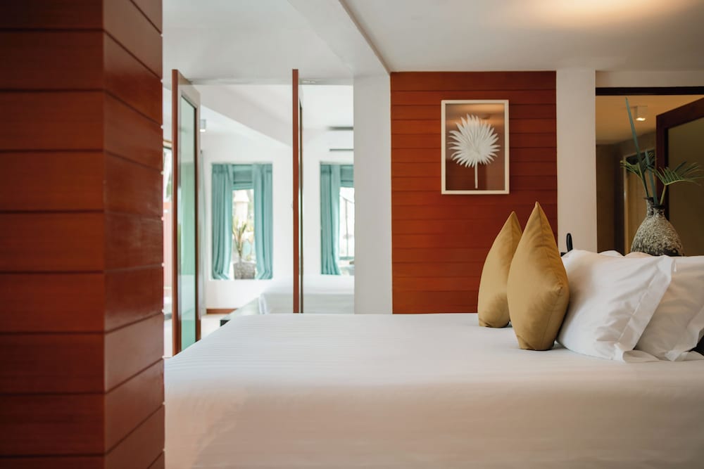 Beachfront Grand Pool Villa - Free Daily Minibar - Photo 5