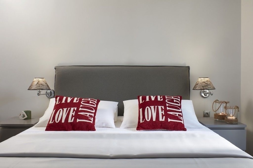 Superior Triple Room, Partial Sea View photo 2