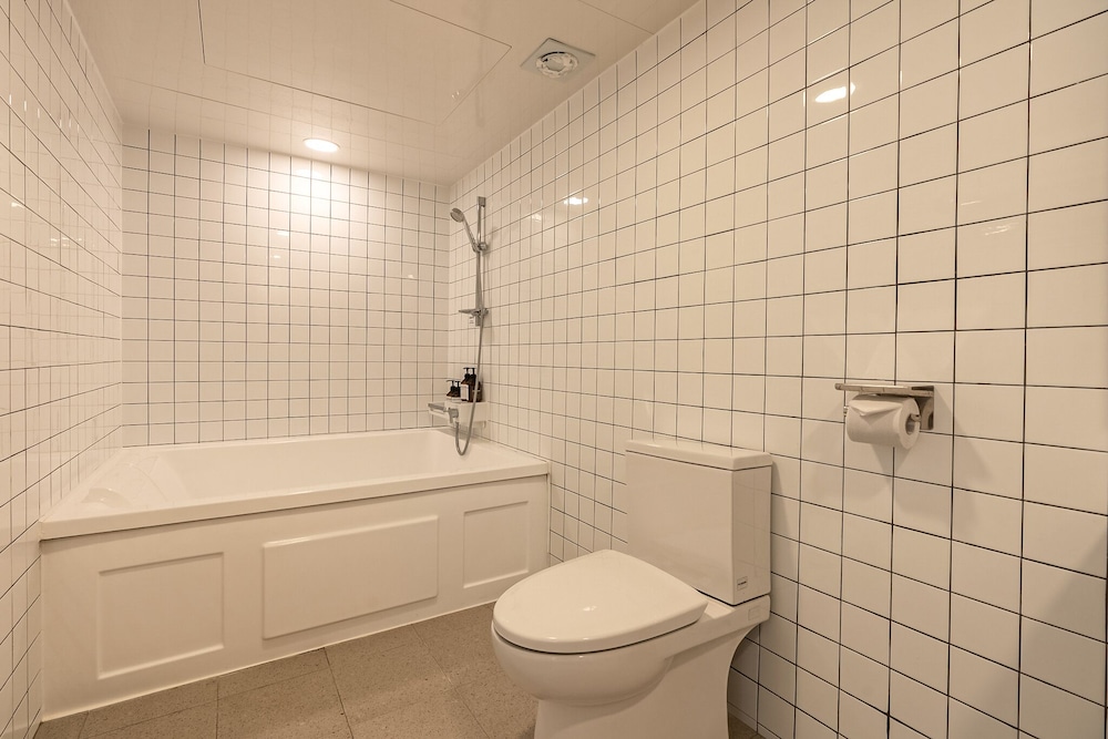 heyy, Suite, Ocean View - Photo 13