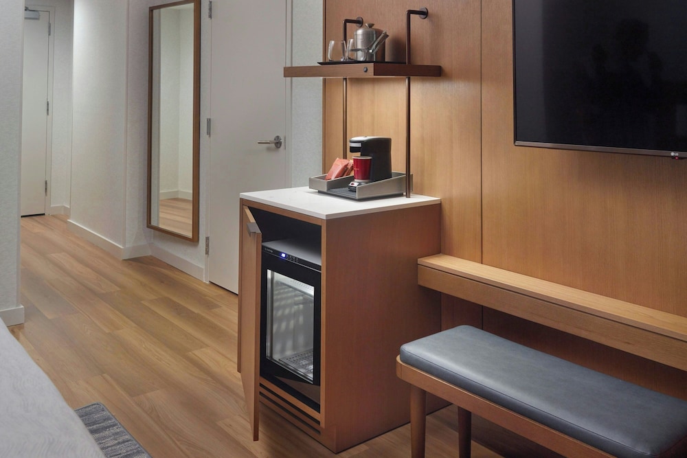Traditional Room, 2 Double Beds (Mobility/Hearing Access, Roll-In Shwr) - Photo 3