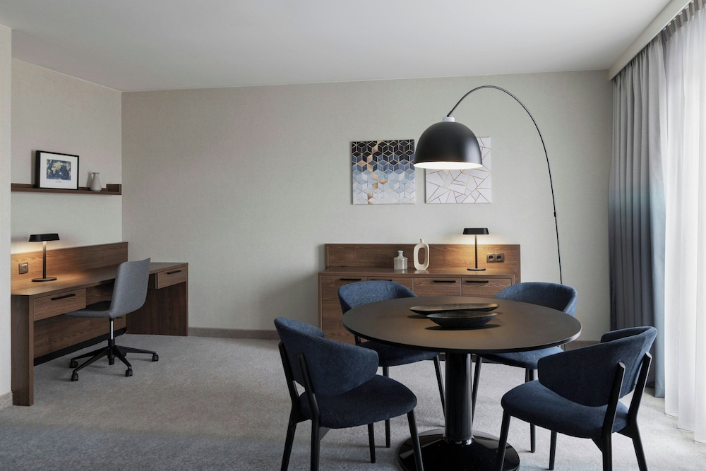 Grand Suite, 1 Bedroom, City View thumbnail 5