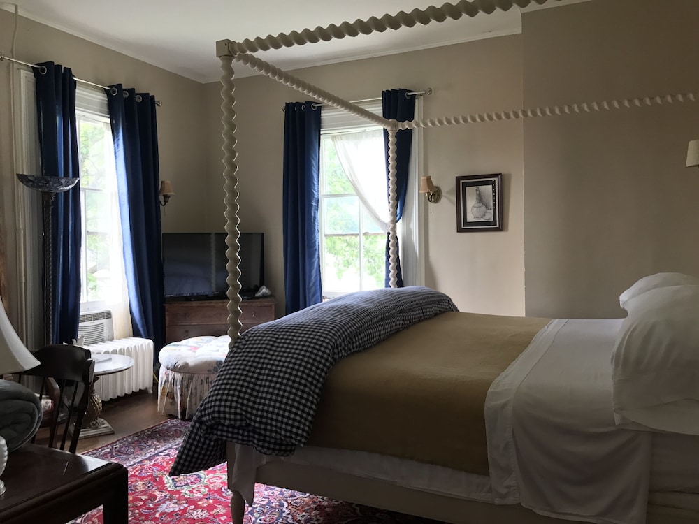 Deluxe Room, 1 King Bed photo 1