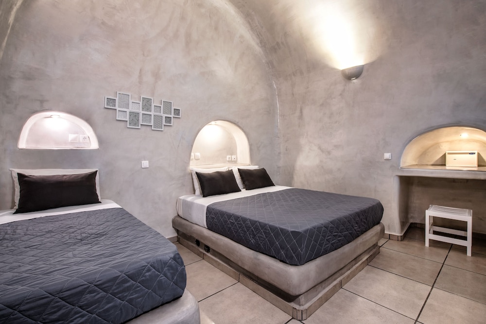 Traditional Triple Room (Cave)
