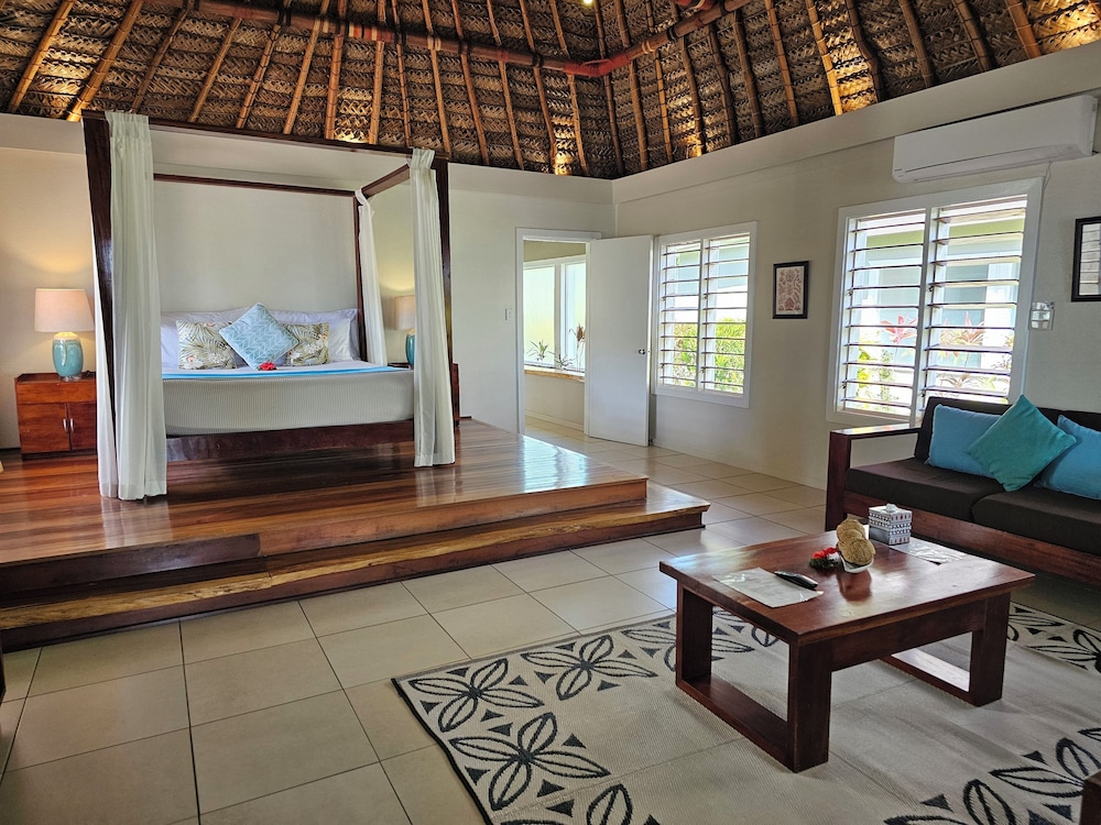 Palms Villa (Two Bedroom Beachfront)