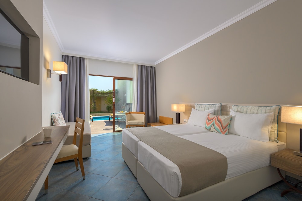 Superior Double Room, Pool Access, Garden View