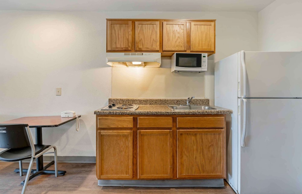 Standard Studio, Non Smoking, Refrigerator & Microwave photo 3