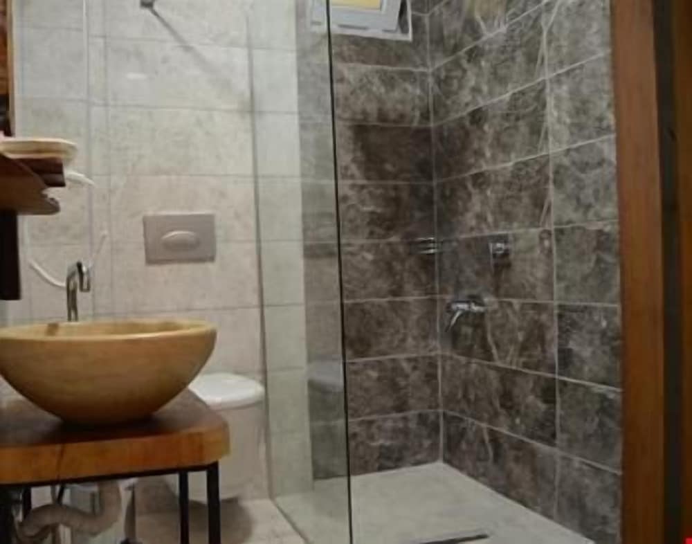 Basic Double Or Twin Room, 1 Bedroom, Non Smoking photo 2