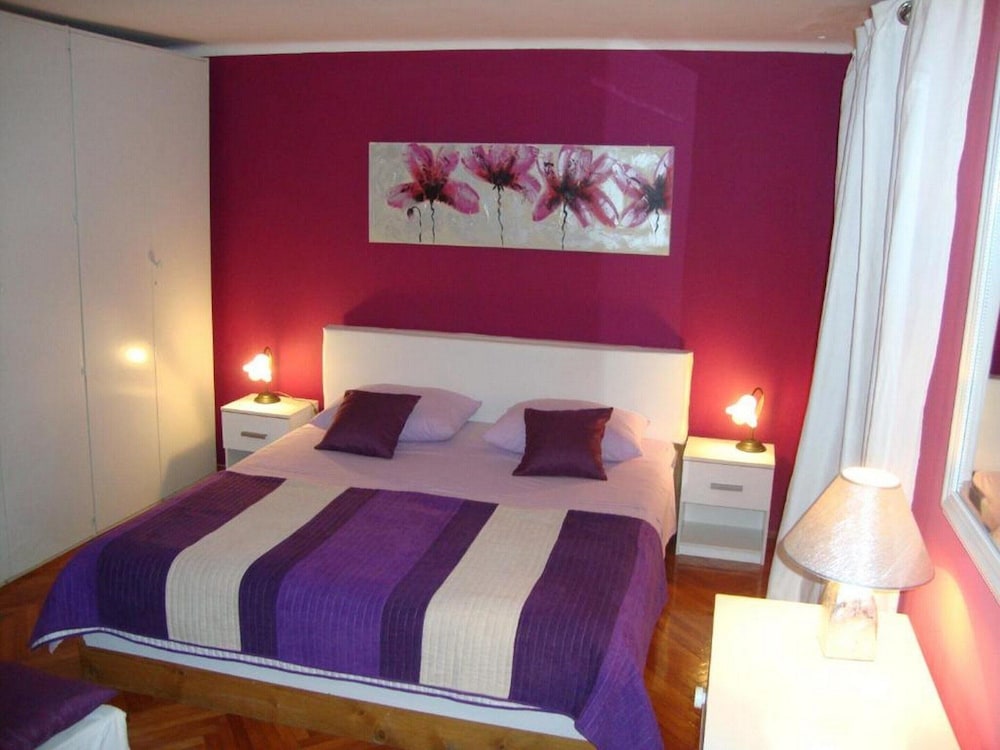 Apartment photo 2