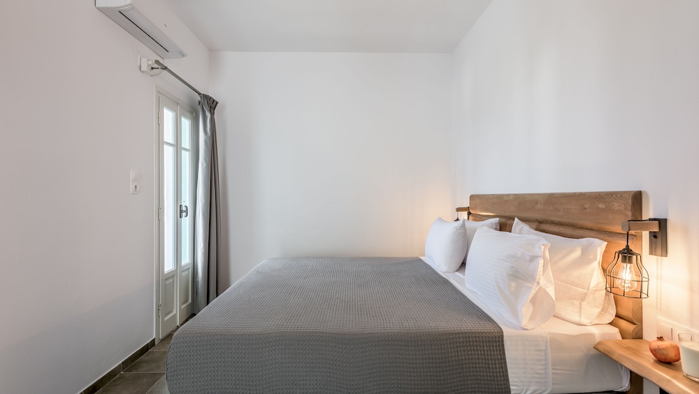 Queen Double Room, 1 King Bed, Sea View