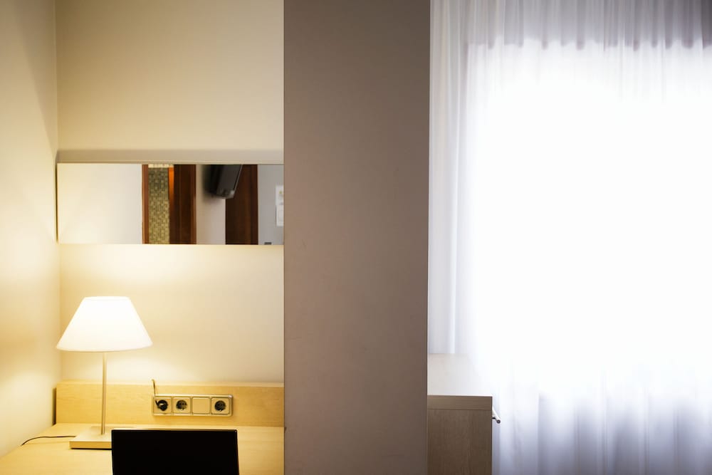 Economy Double Room Single Use - Photo 5