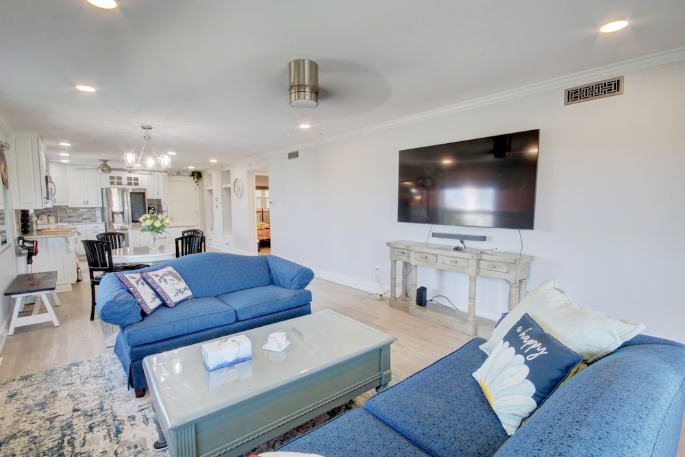 Condo, 2 Bedrooms