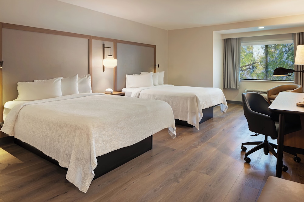 Room, 2 Queen Beds (Mobility Accessible, Tub) photo 1