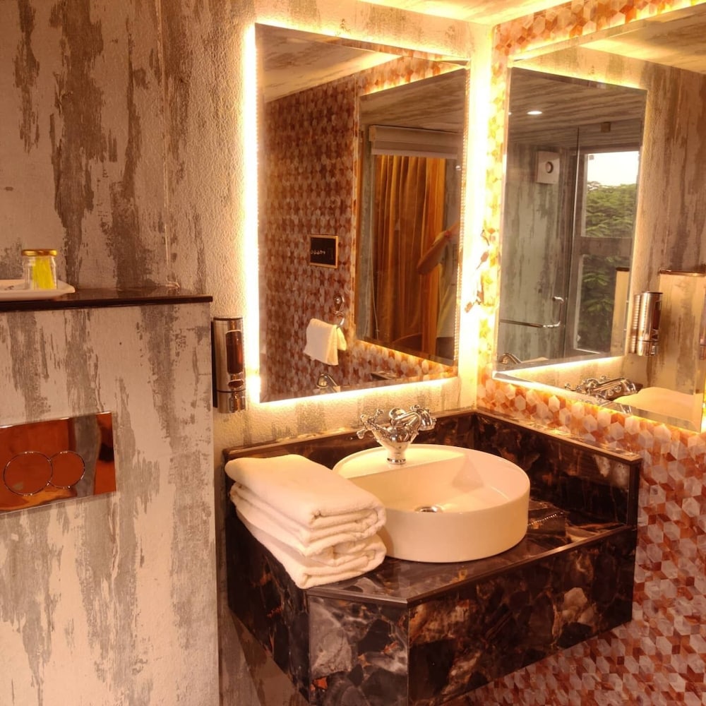 Deluxe Suite photo 3