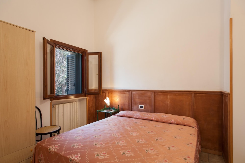Family Villa, Multiple Bedrooms (Villa Degli Dei With Garden And Pool)