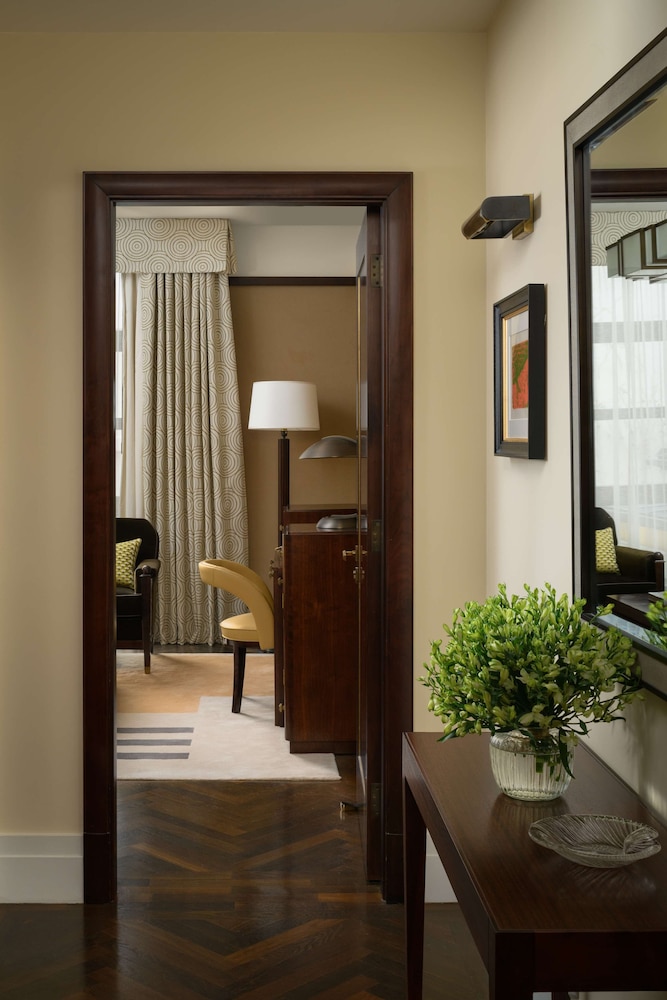 Suite (Mayfair)