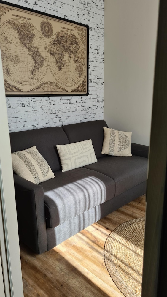 Standard Suite, City View - Photo 26