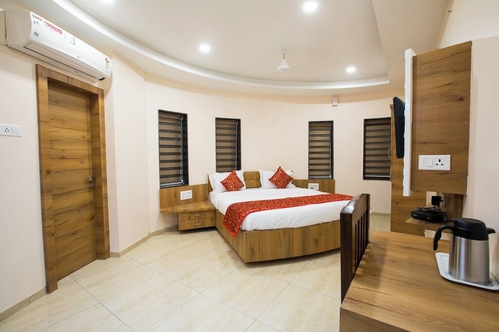 Comfort Room, 1 Double Bed, Accessible, City View