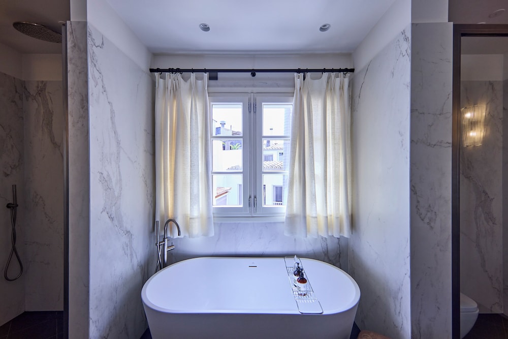 Grand Oasis Suite - Photo 3