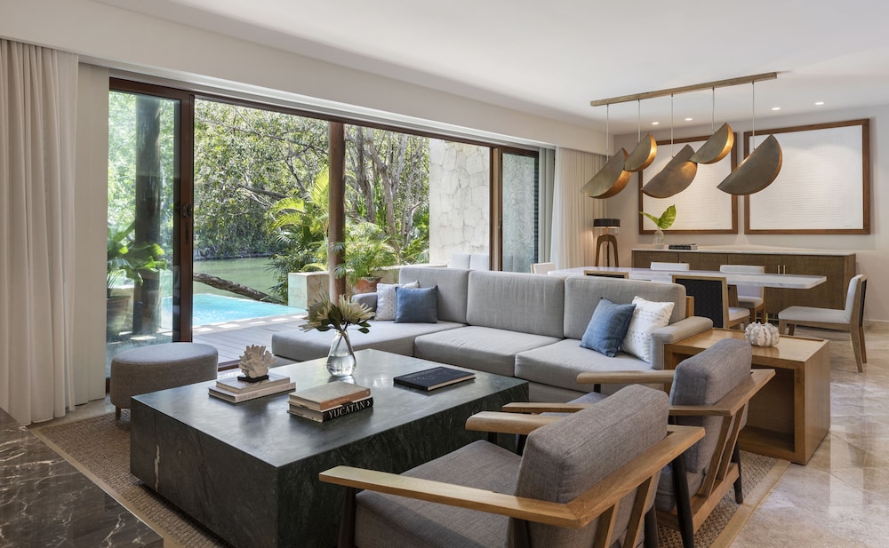 Coral Suite, 1 King Bed, Private Pool