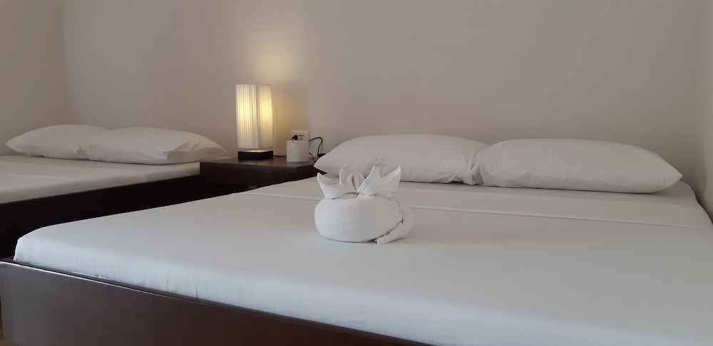 Deluxe Double Room, 2 Double Beds, Partial Sea View
