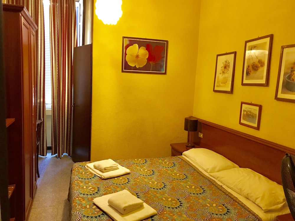 Single Room, Private Bathroom