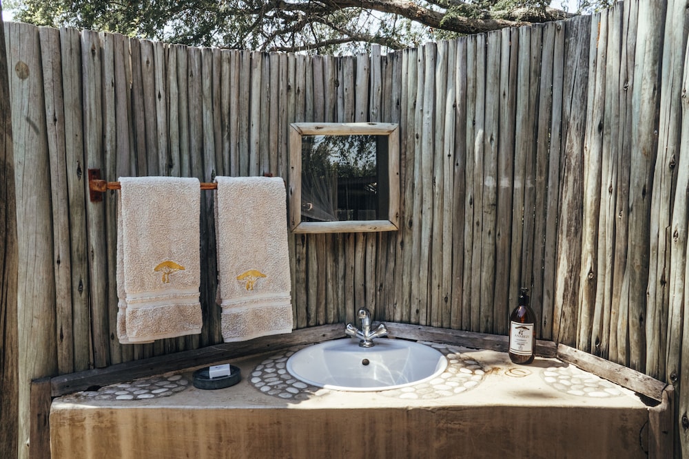 Tent (Anabezi) photo 3