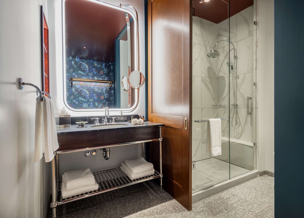 Suite, 1 Bedroom (Landmark City View) - Photo 8