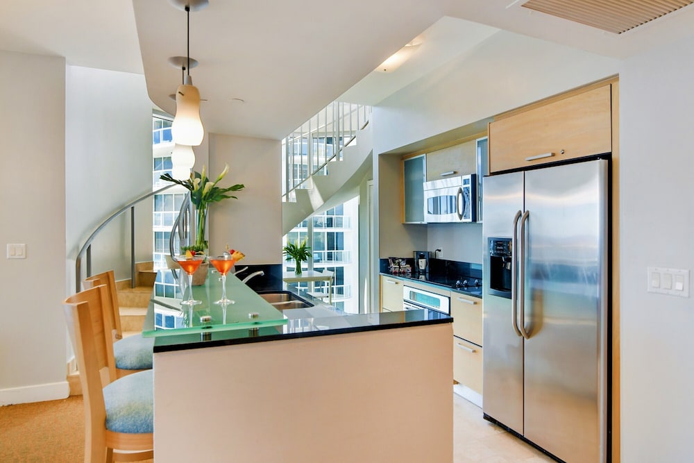 Luxury Penthouse, 2 Bedrooms, Ocean View, Beachfront - Photo 4