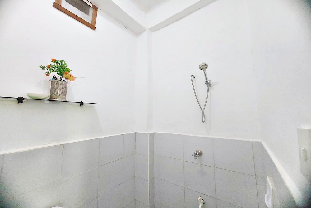 Economy Quadruple Room, Shared Bathroom photo 3