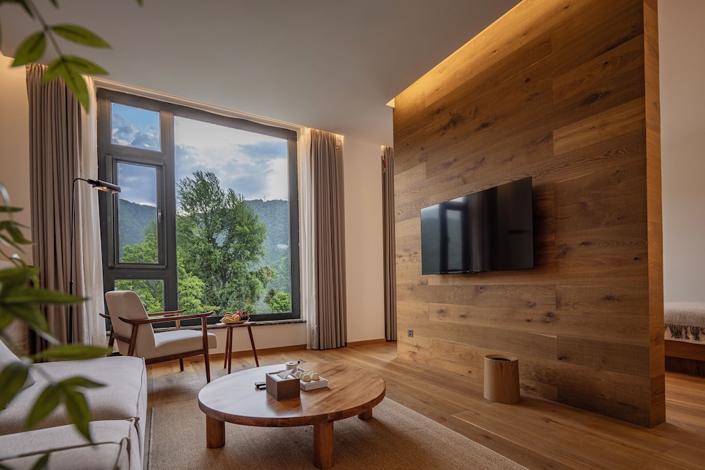 Deluxe Suite, Hill View photo 2