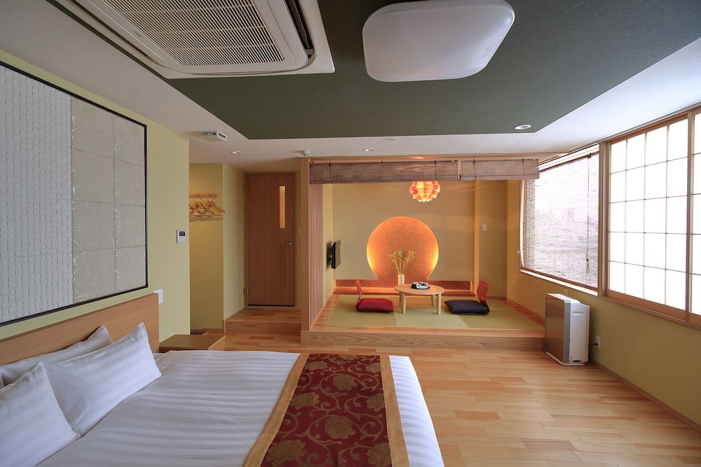 Traditional Suite