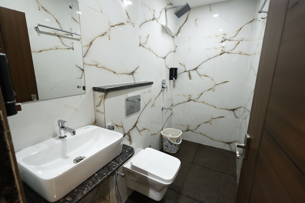 Deluxe Double Room, City View photo 3