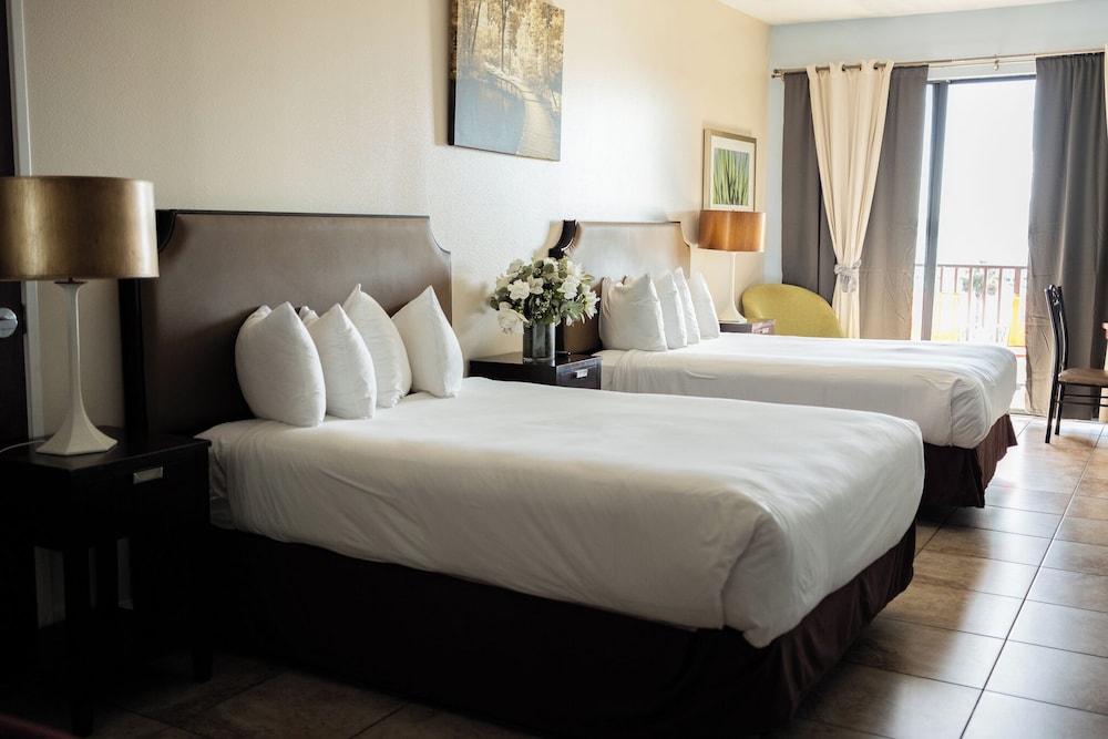 Room, 2 Queen Beds, Non Smoking photo 1