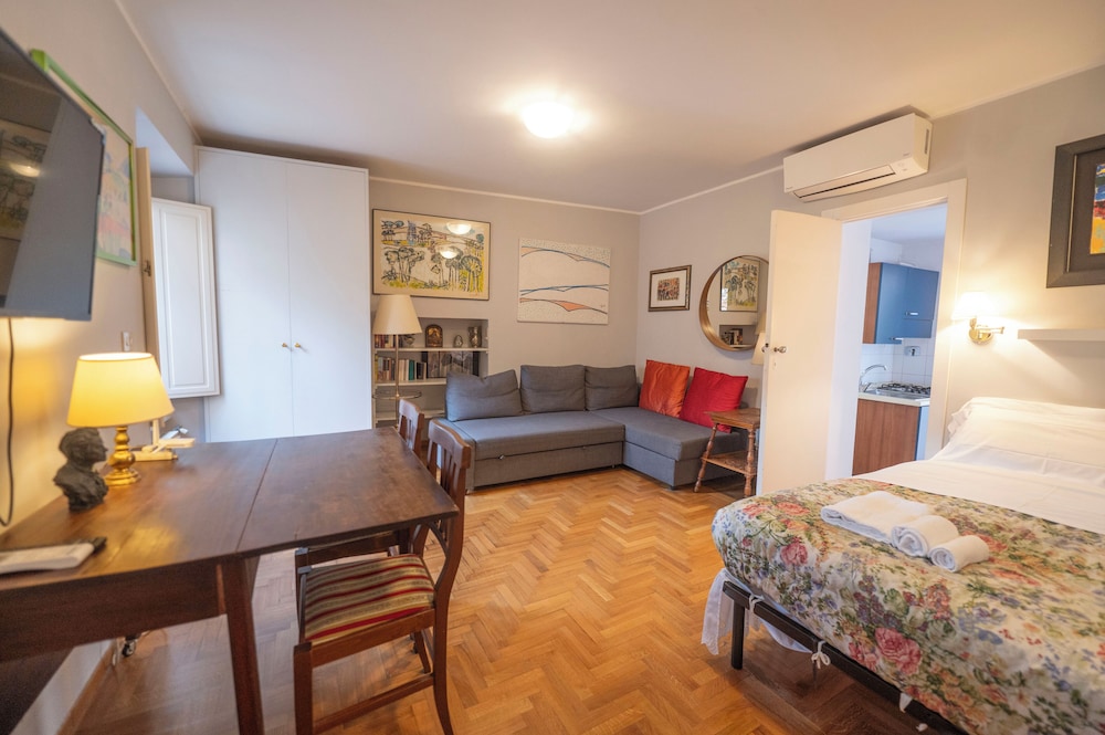 Your Piazza Navona Hideaway with terrace (Via di S. Maria dell'anima 49)