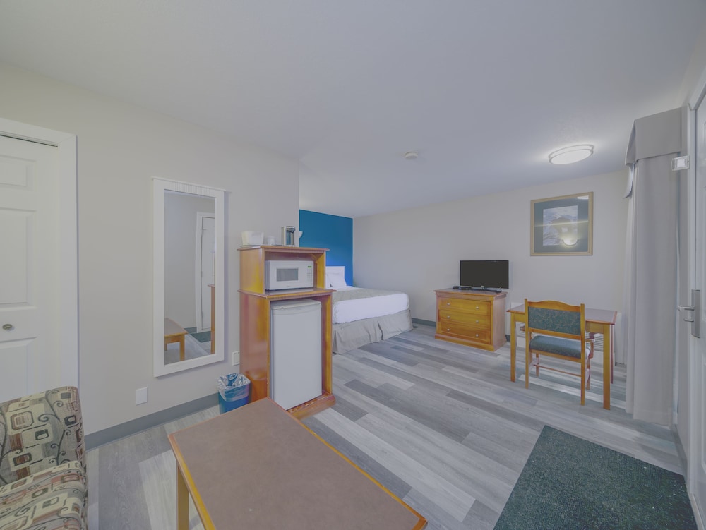 Deluxe Room, 1 Queen Bed, Non Smoking, Jetted Tub photo 3