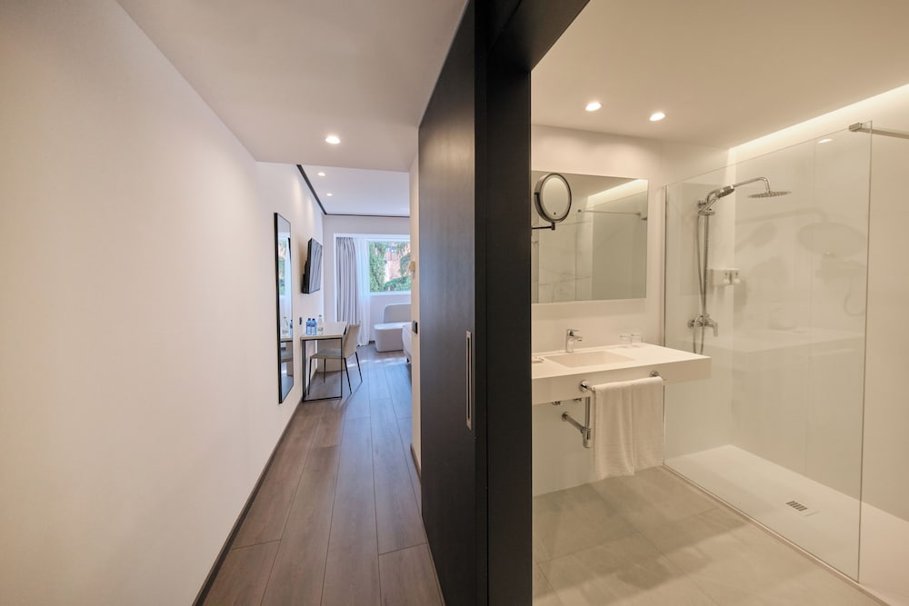 Standard Triple Room - Photo 15