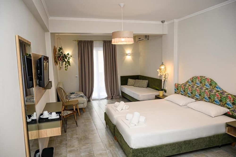 Executive Quadruple Room photo 2