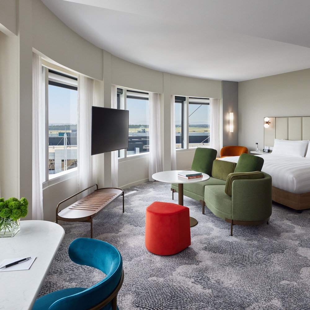 Spa Suite - Runway View - Photo 7