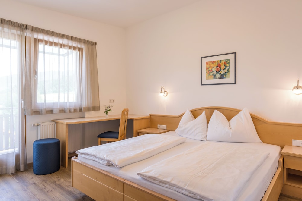 Standard Double Room, 1 Queen Bed, Non Smoking, Private Bathroom photo 2