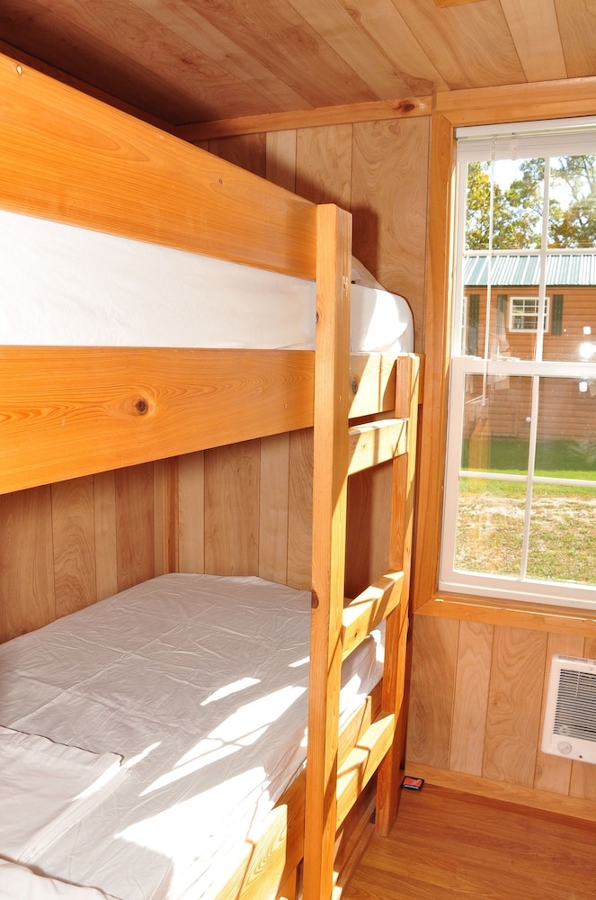 Basic Cabin, 2 Bedrooms (Linens Included) photo 1