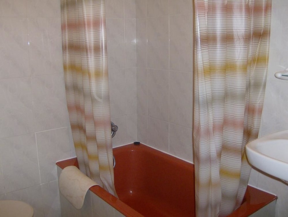 Twin Room - Photo 3