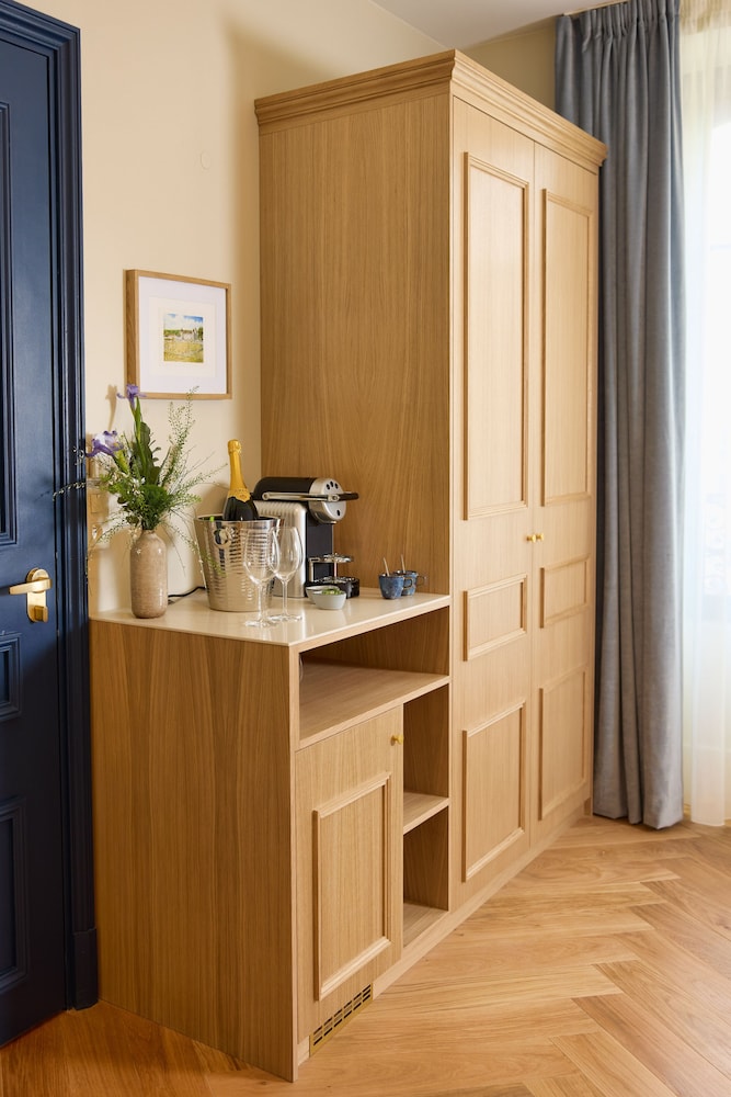 Fleury Queen Room photo 2