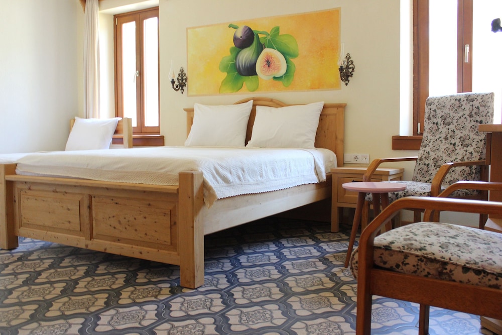 Deluxe Triple Room, Garden View