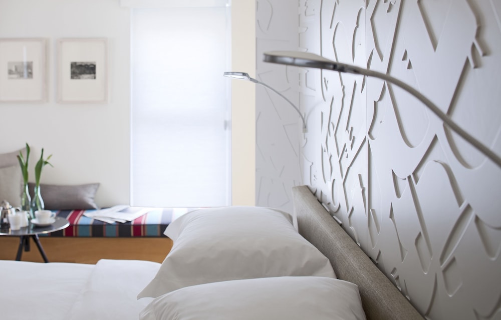 Deluxe Room - Photo 7