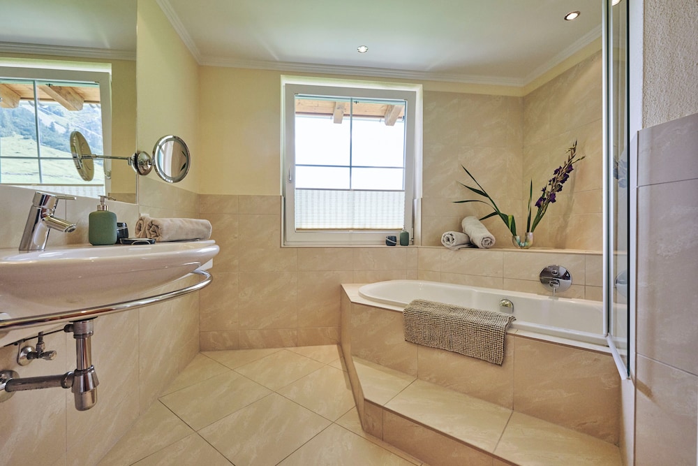Deluxe Room, Mountain View (34m²) photo 3
