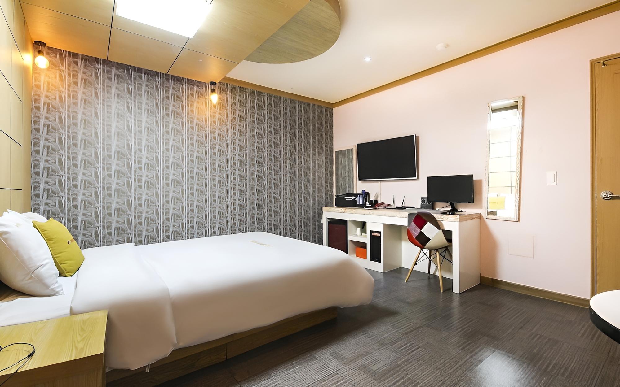 Room (Standard Room - Air Purifier (Netflix) - Photo 22
