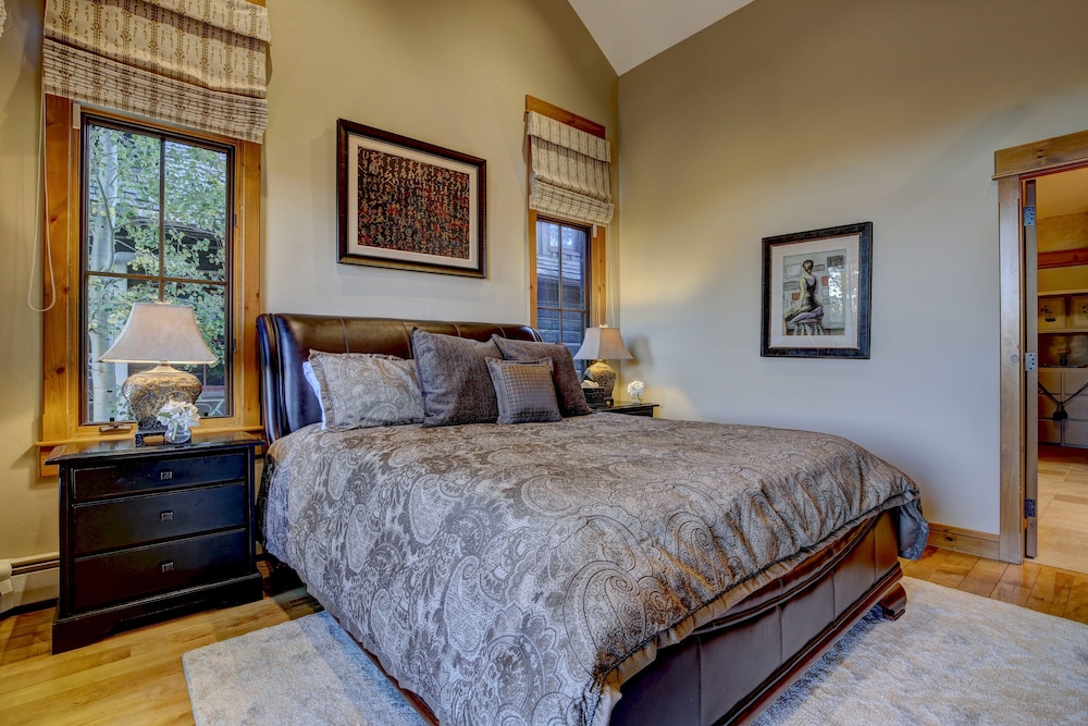 Luxury House, Multiple Bedrooms, Resort View, Slope side photo 3